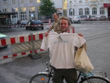 Martin bringt T-Shirts